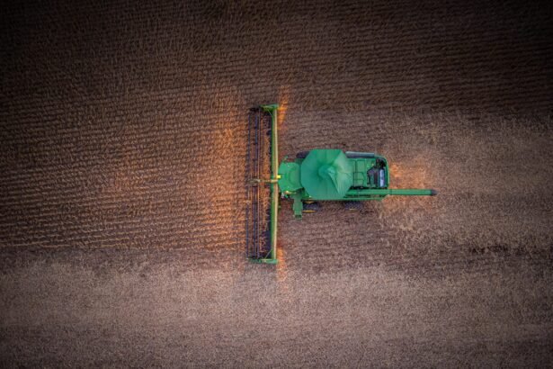 máquina agrícola colheitadeira John Deere